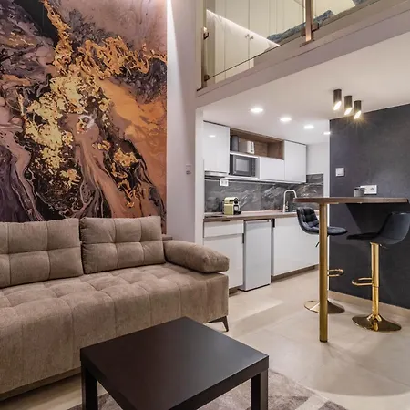 Base Apartament *