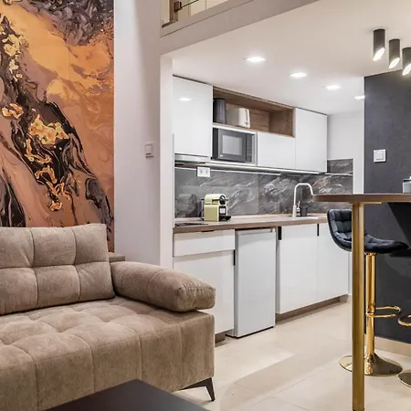 Διαμέρισμα Base *